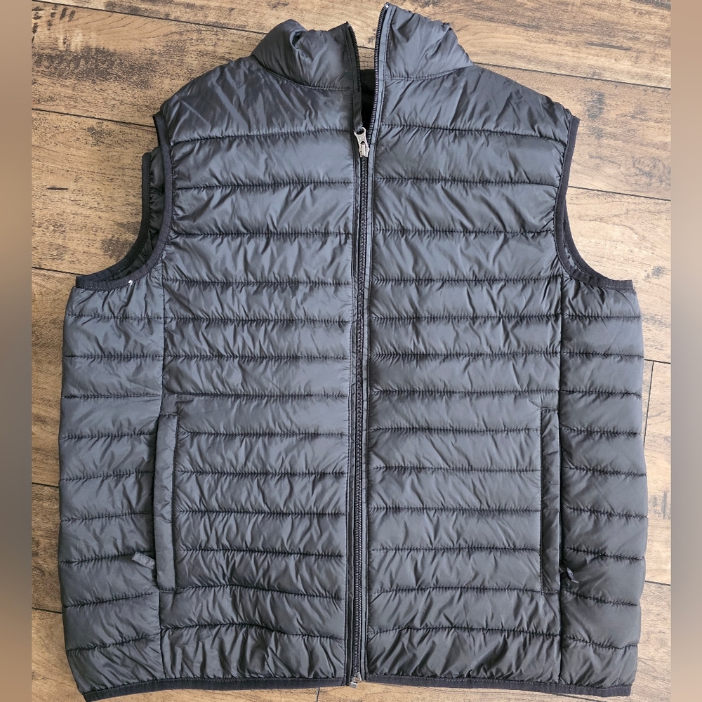 * Amazon Essentials Men's Gray Puffer Vest